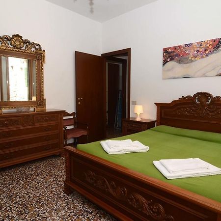 Classic Venice House Room photo