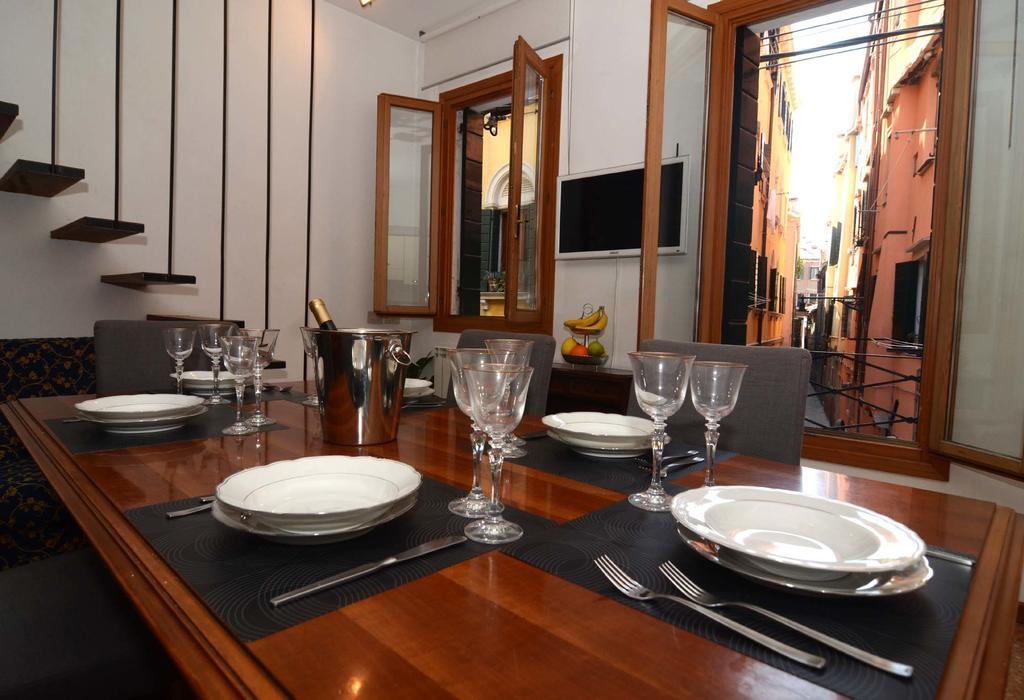 Classic Venice House Room photo