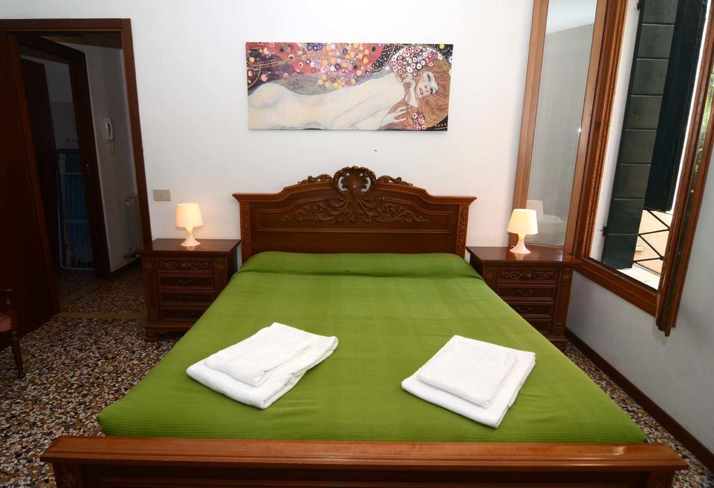 Classic Venice House Room photo