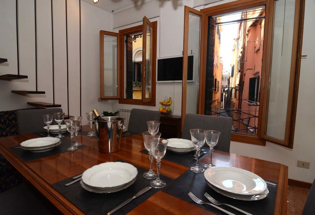 Classic Venice House Room photo