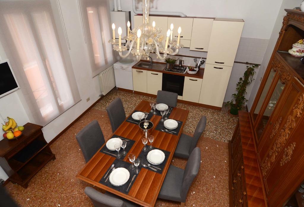 Classic Venice House Room photo